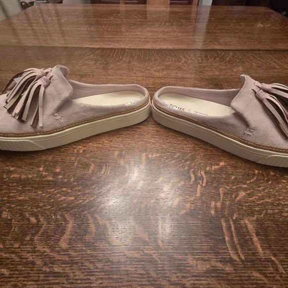 TOMS Sunrise Blush Suede Tassel Slip On Mule Sneakers (7) - Picture 7 of 16